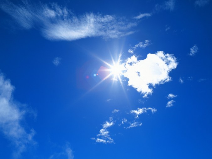 white-clouds-and-blue-sky_1600x1200_78556